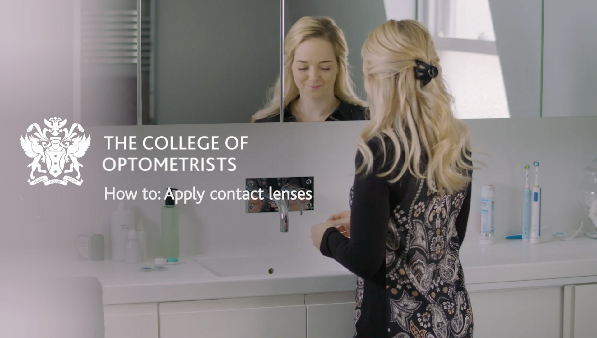 Load video: How to: Apply contact lenses